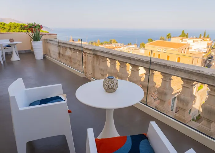 Πανσιόν La Terrazza Di Porta Messina 4*