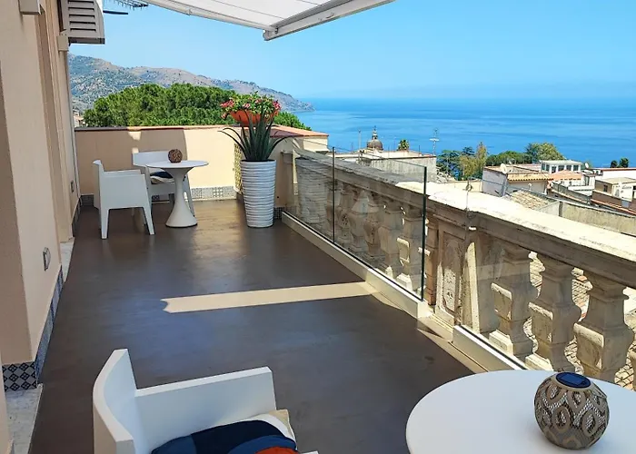 Πανσιόν La Terrazza Di Porta Messina Ταορμίνα